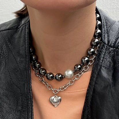 Choker Serce z Perłą w Hematycie